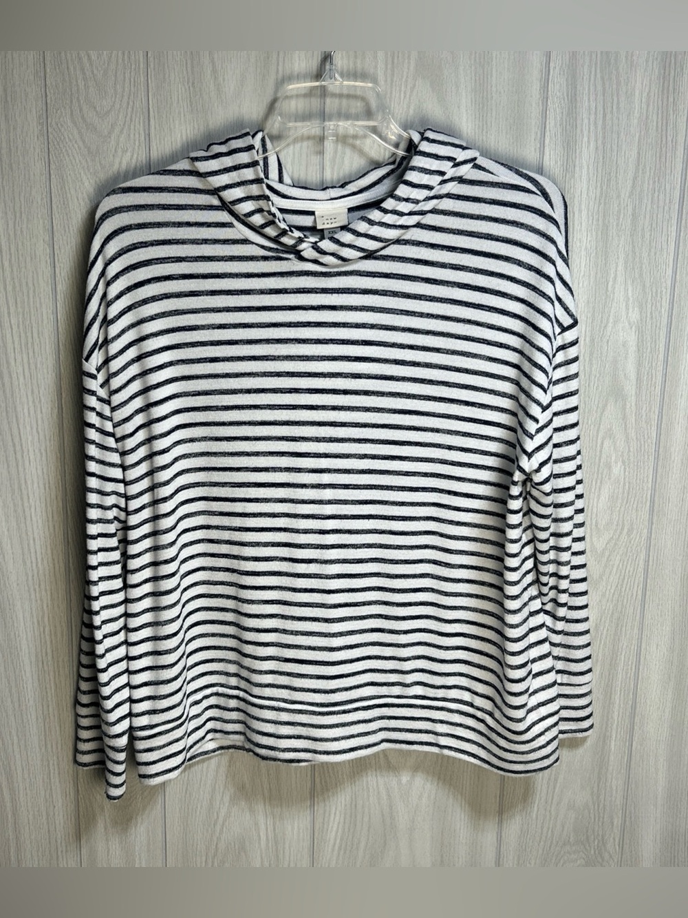 A New Day Women’s Lightweight Pullover Hoodie Striped White And Navy Size XXL